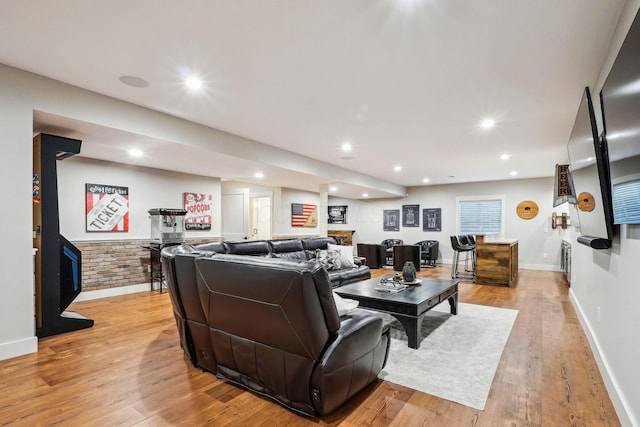 living area featuring light wood-style flooring, recessed lighting, and baseboards