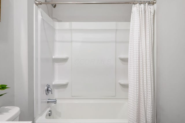 full bathroom with toilet and shower / tub combo with curtain