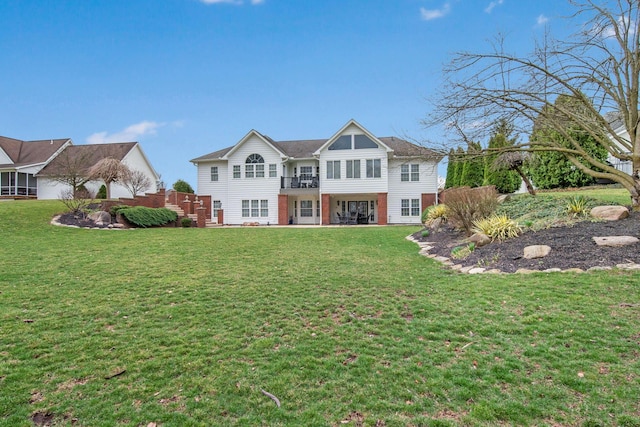 view of front of house featuring brick siding and a front lawn