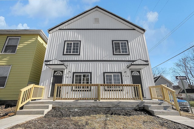 view of front of property featuring covered porch