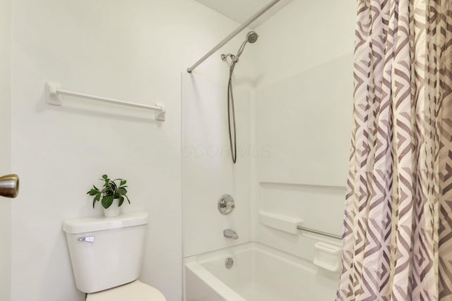 full bathroom featuring toilet and shower / bath combo