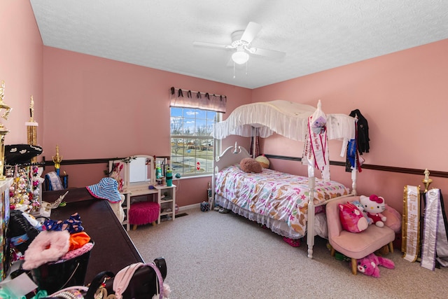 bedroom with carpet floors, a textured ceiling, and ceiling fan