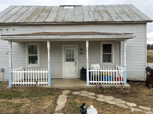 view of front of home featuring metal roof, a porch, and a standing seam roof