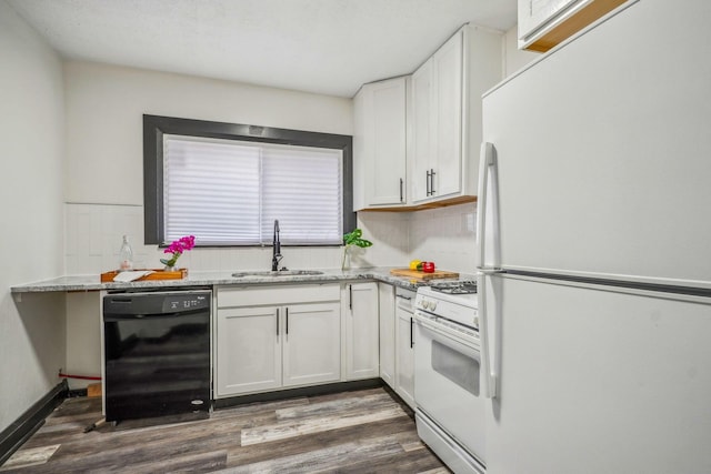 kitchen featuring dark wood-type flooring, a sink, white cabinetry, white appliances, and decorative backsplash