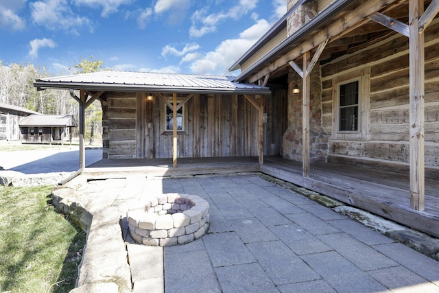 view of patio with an outdoor fire pit