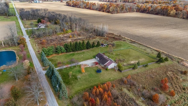 bird's eye view featuring a rural view and a water view