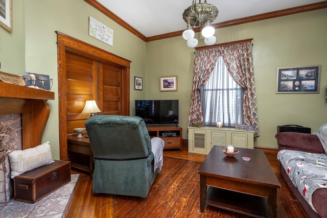 living room with a chandelier, baseboards, dark wood-style floors, and ornamental molding