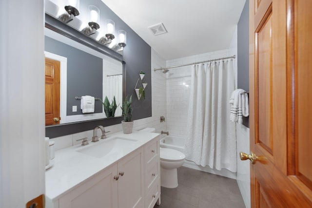 full bath featuring vanity, shower / bath combo with shower curtain, toilet, and visible vents