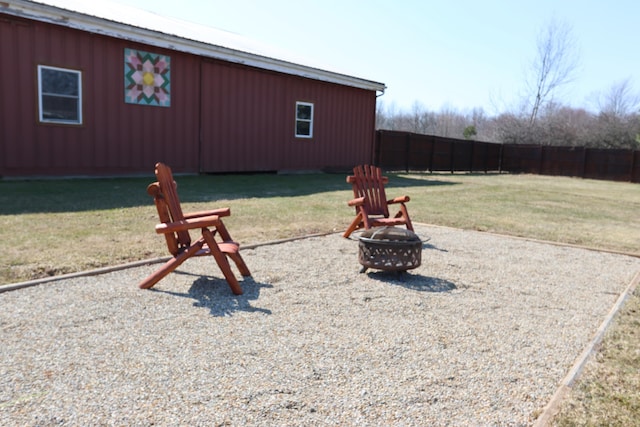 view of yard featuring fence and an outdoor fire pit