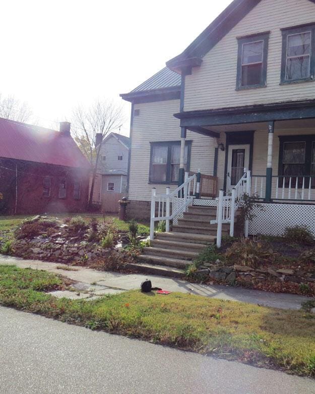 view of front of property featuring covered porch