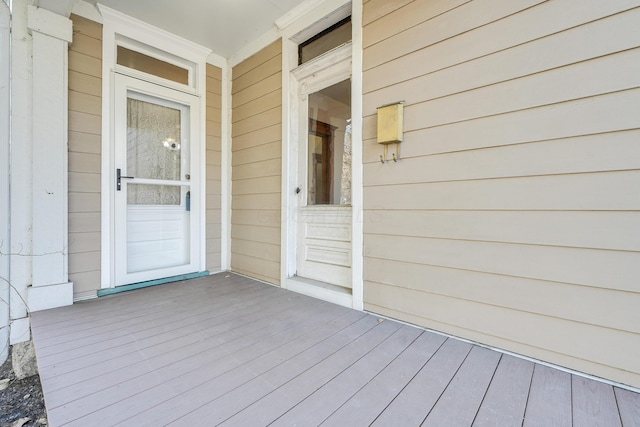 property entrance featuring a porch