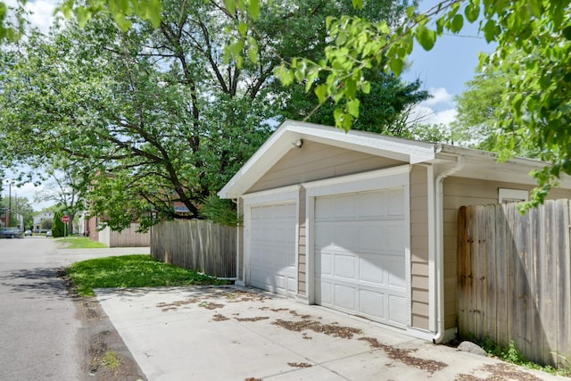 109 W Pacemont Rd, Columbus, OH 43202 - detached garage with fence