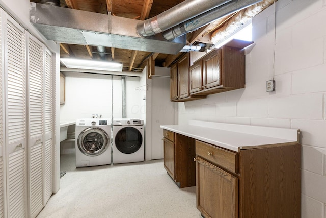 washroom featuring cabinet space and washing machine and clothes dryer