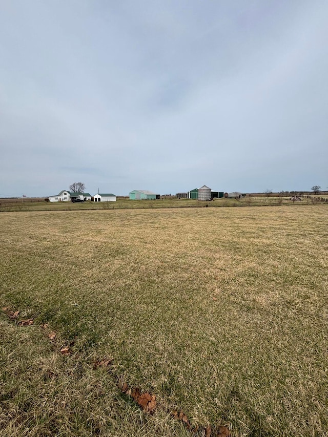 view of yard featuring a rural view