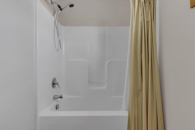 full bath with shower / tub combo