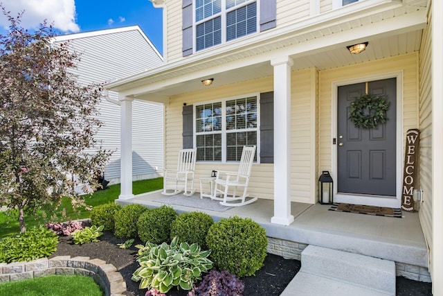 entrance to property featuring covered porch