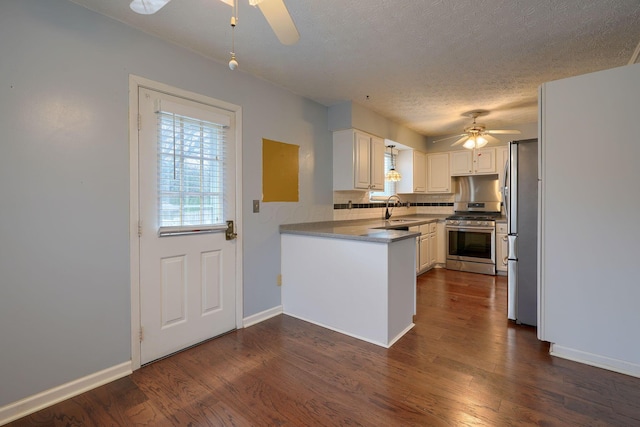 kitchen featuring a sink, dark wood-style floors, stainless steel appliances, and ceiling fan