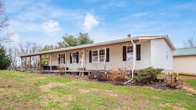 ranch-style house featuring a porch and a front lawn