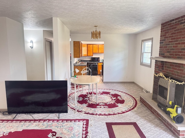 living area featuring heating unit, a textured ceiling, an inviting chandelier, a fireplace, and baseboards