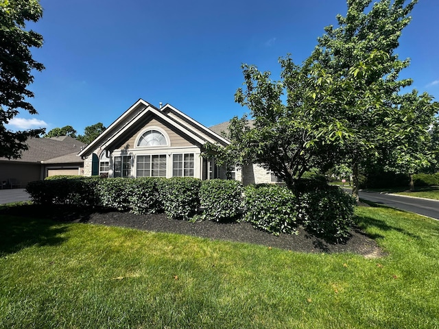 4163 Windbud Dr, New Albany, OH 43054 - view of side of home with a yard