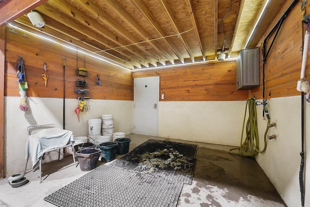 interior space featuring concrete flooring