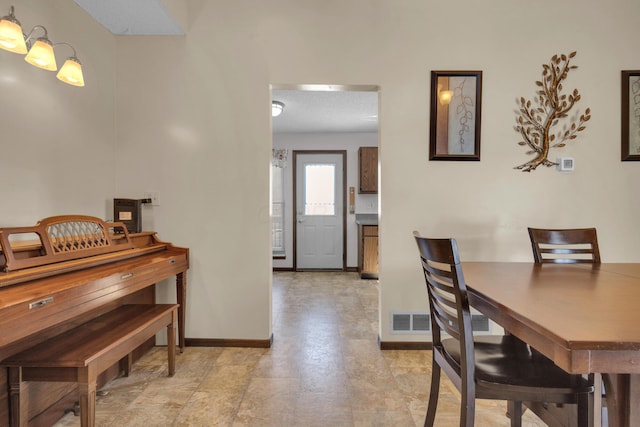 dining area with visible vents and baseboards