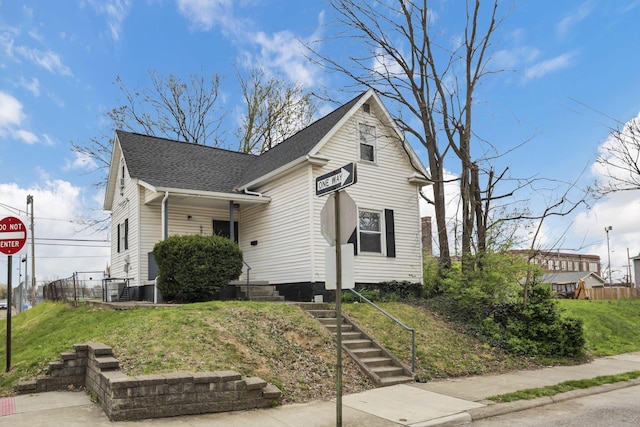 681 Stewart Ave, Columbus, OH 43206 - bungalow-style home with roof with shingles and a front lawn