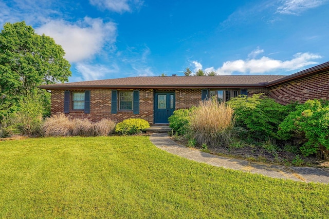 7704 Old Tarlton Pike, Circleville, OH 43113 - ranch-style home featuring brick siding and a front yard