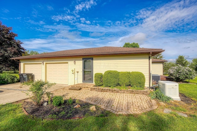 7704 Old Tarlton Pike, Circleville, OH 43113 - ranch-style home with driveway and an attached garage