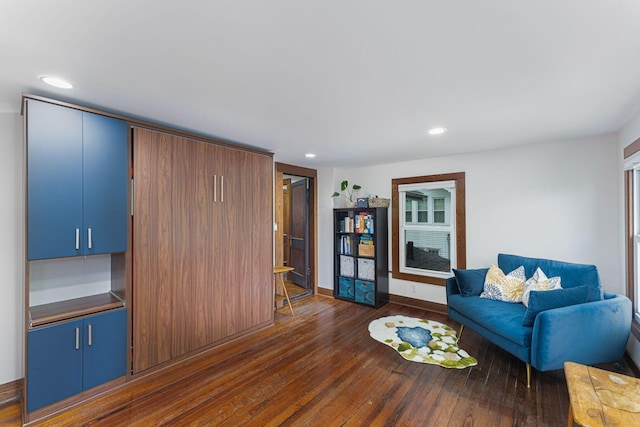 living area featuring baseboards, recessed lighting, and dark wood-style floors
