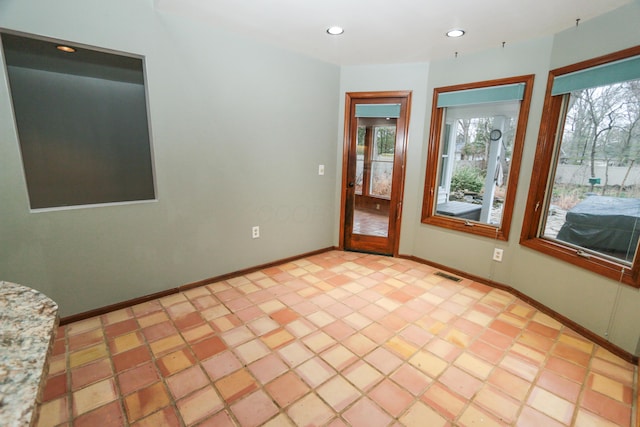 spare room featuring visible vents, recessed lighting, and baseboards