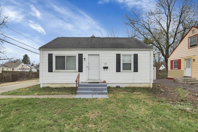 1333 Carolyn Ave, Columbus, OH 43224 - bungalow featuring a front yard and fence