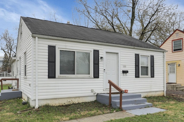 1333 Carolyn Ave, Columbus, OH 43224 - bungalow with a shingled roof