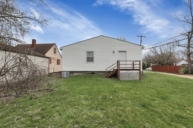 1333 Carolyn Ave, Columbus, OH 43224 - rear view of property featuring fence and a lawn