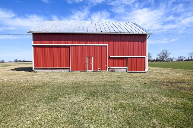 view of pole building featuring a lawn
