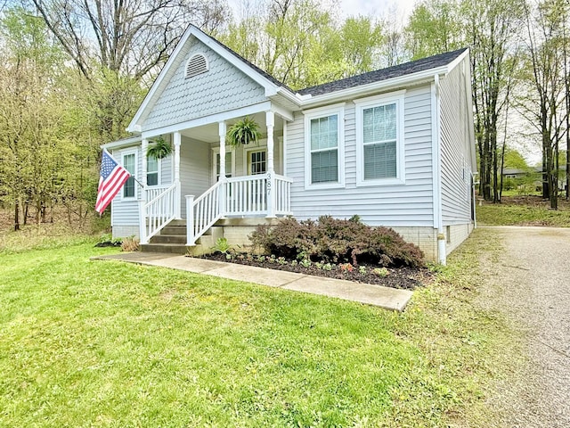 view of front facade featuring a porch, a front lawn, and crawl space