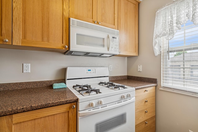 692 Parkbluff Way, Lewis Center, OH 43035 - kitchen featuring white appliances and dark countertops