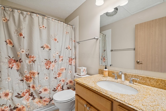 692 Parkbluff Way, Lewis Center, OH 43035 - full bathroom with vanity, a textured ceiling, and curtained shower