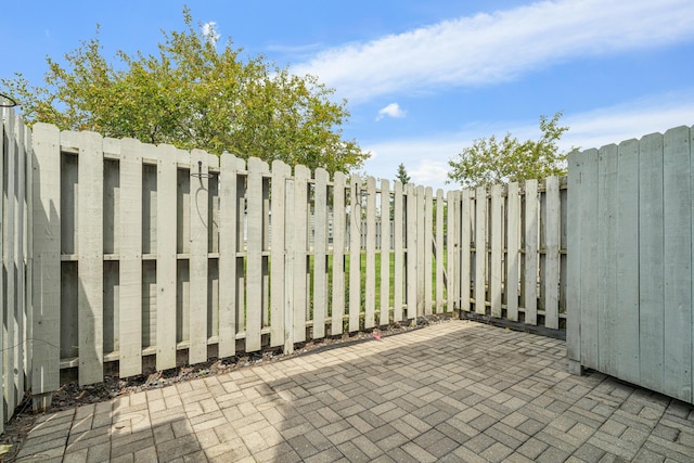 692 Parkbluff Way, Lewis Center, OH 43035 - view of patio / terrace