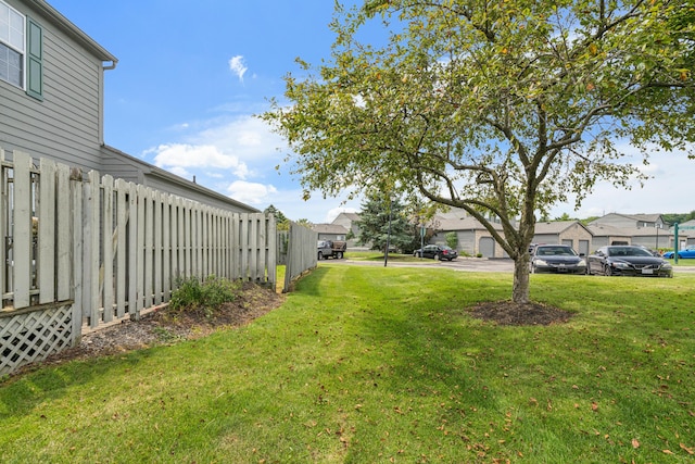 692 Parkbluff Way, Lewis Center, OH 43035 - view of yard featuring a residential view