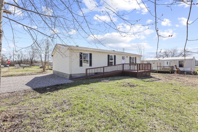 view of front of home featuring a wooden deck and a front yard