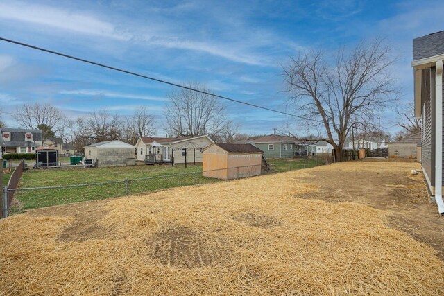 1651 Hillcrest Ave, Obetz, OH 43207 - view of yard with fence and a residential view