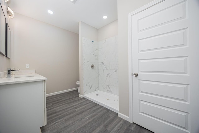 1651 Hillcrest Ave, Obetz, OH 43207 - full bath featuring toilet, wood finished floors, a tile shower, baseboards, and vanity