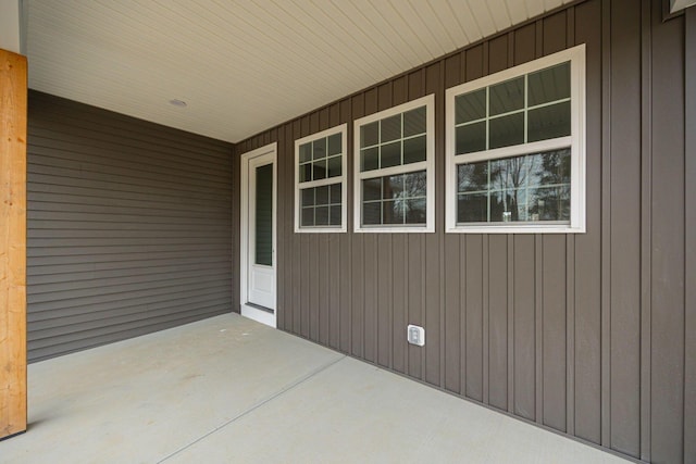 1651 Hillcrest Ave, Obetz, OH 43207 - view of patio / terrace with covered porch