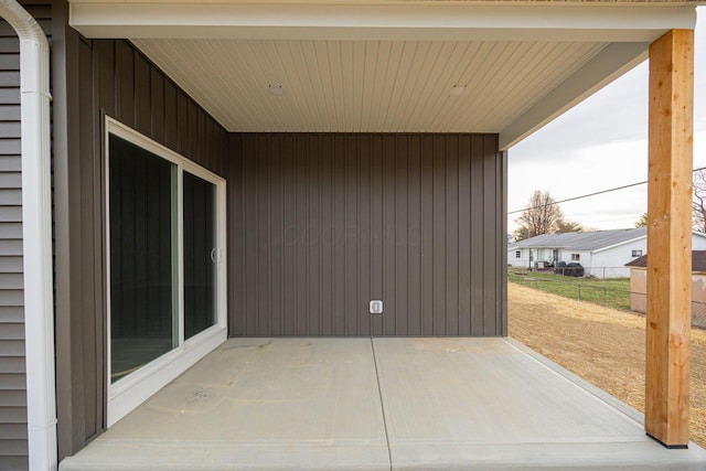 1651 Hillcrest Ave, Obetz, OH 43207 - view of patio with fence