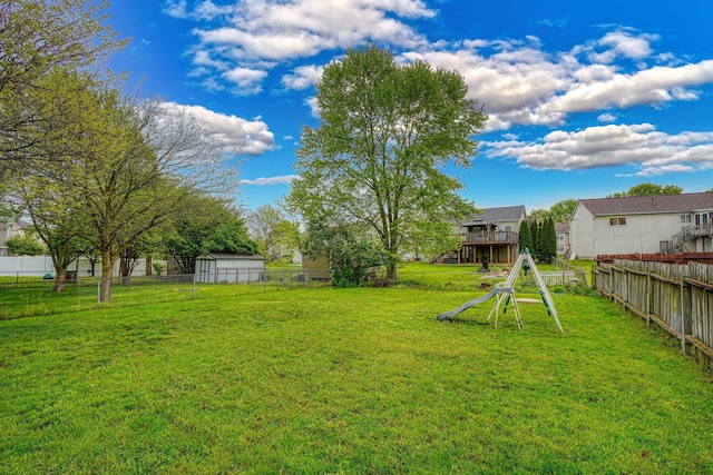 view of yard featuring fence