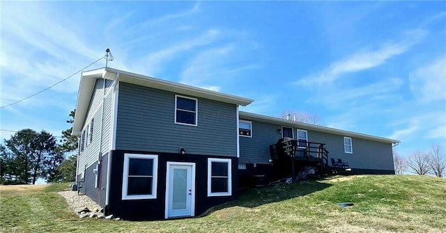 back of house featuring a yard
