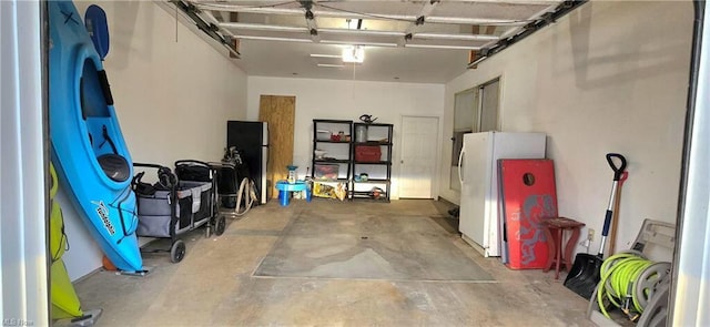 garage featuring freestanding refrigerator