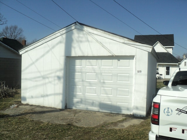 view of detached garage