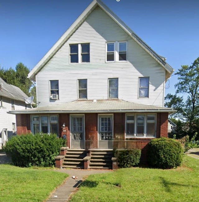 view of front of property with a front yard